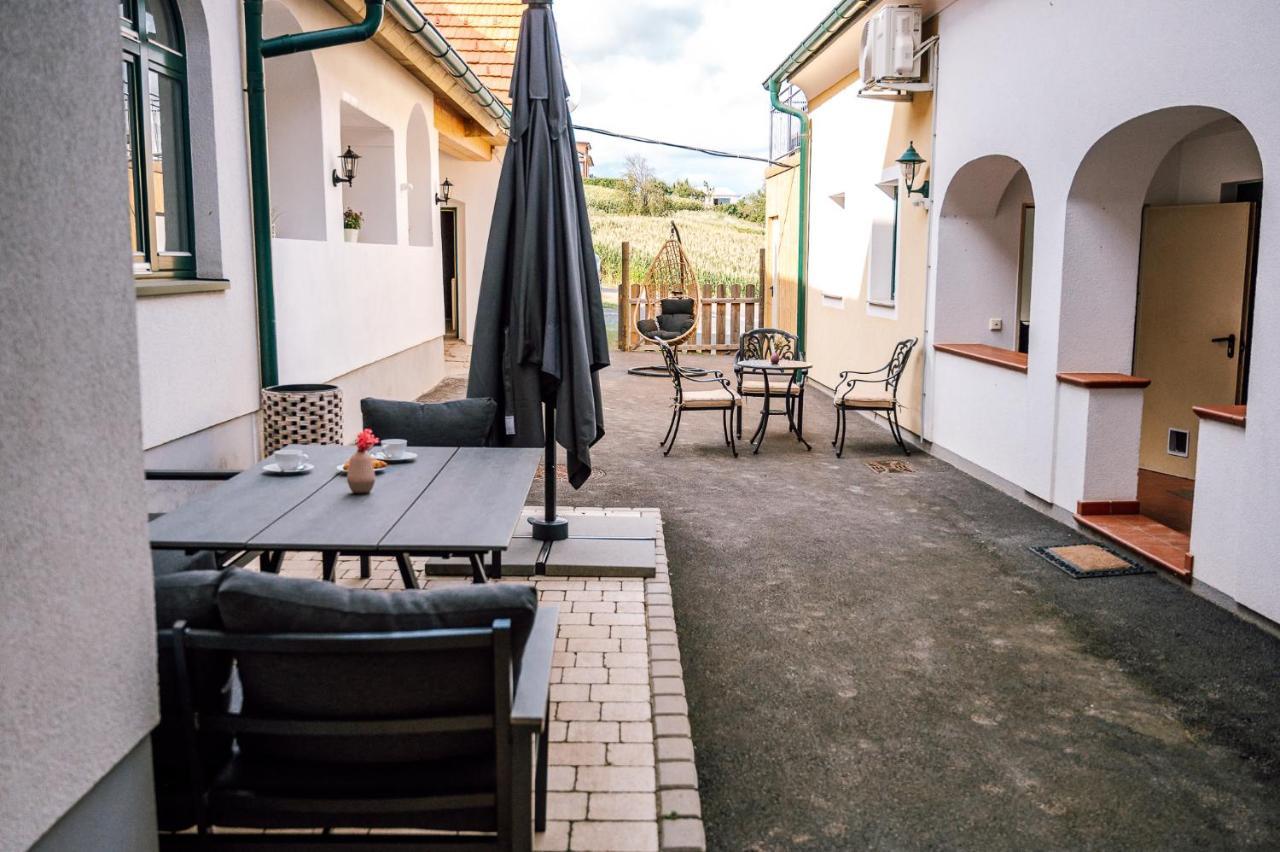 Landhaus Dasthomas Henndorf im Burgenland Exterior foto
